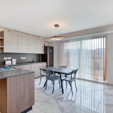 Apartament Seaside Comfort In Marsascala, 2br With Balcony By 360 Estates *