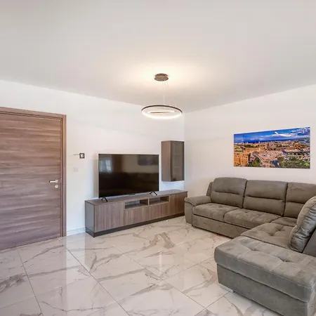 Seaside Comfort In Marsascala, 2br With Balcony By 360 Estates Tas-Sienja