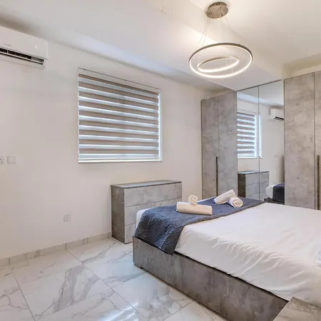 Seaside Comfort In Marsascala, 2br With Balcony By 360 Estates Apartament