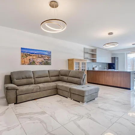 Seaside Comfort In Marsascala, 2br With Balcony By 360 Estates * Tas-Sienja