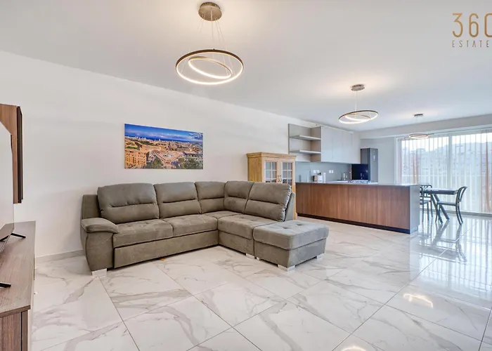 Seaside Comfort In Marsascala, 2br With Balcony By 360 Estates * Tas-Sienja