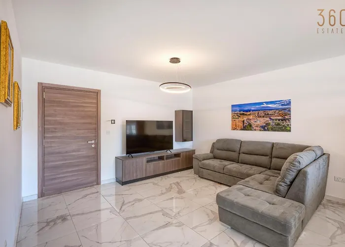 Seaside Comfort In Marsascala, 2br With Balcony By 360 Estates Tas-Sienja